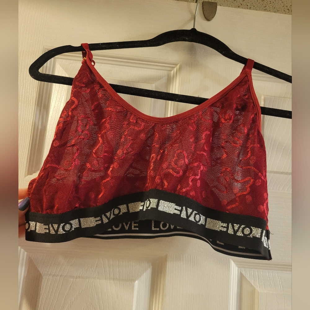 Red lace seethrew sports bra love on the bottom elastic in silver. Size 1x shein